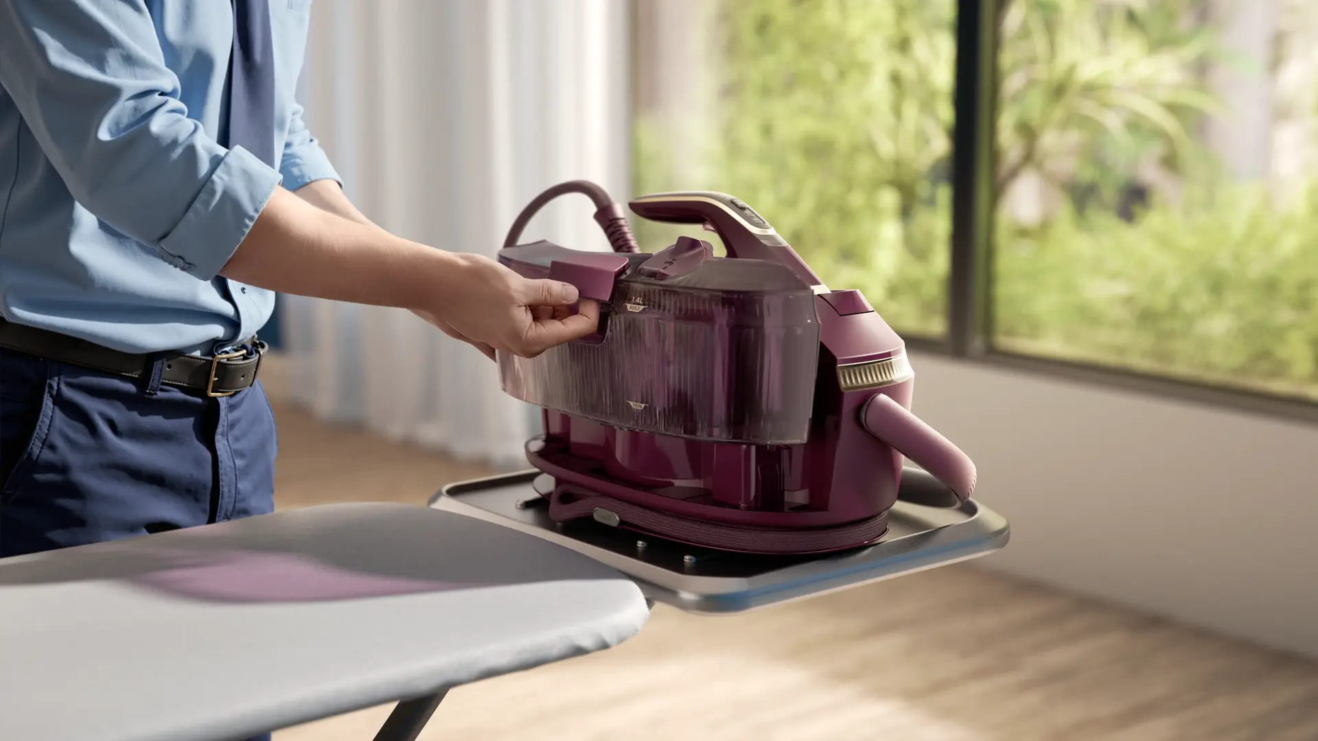 Capacità di 1,4L - Stira più a lungo senza interruzioni Capacità di 1,4L - Stira più a lungo senza interruzioni