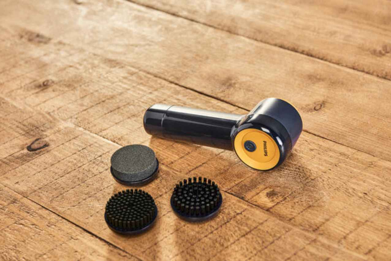 Philips Essentials tekstiilileikkuri poistaa nukan erinomaisesti vaihdettavilla terillä, luvaten ammattitasoista tekstiilien kunnostusta. Philips Essentials tekstiilileikkuri poistaa nukan erinomaisesti vaihdettavilla terillä, luvaten ammattitasoista tekstiilien kunnostusta.
