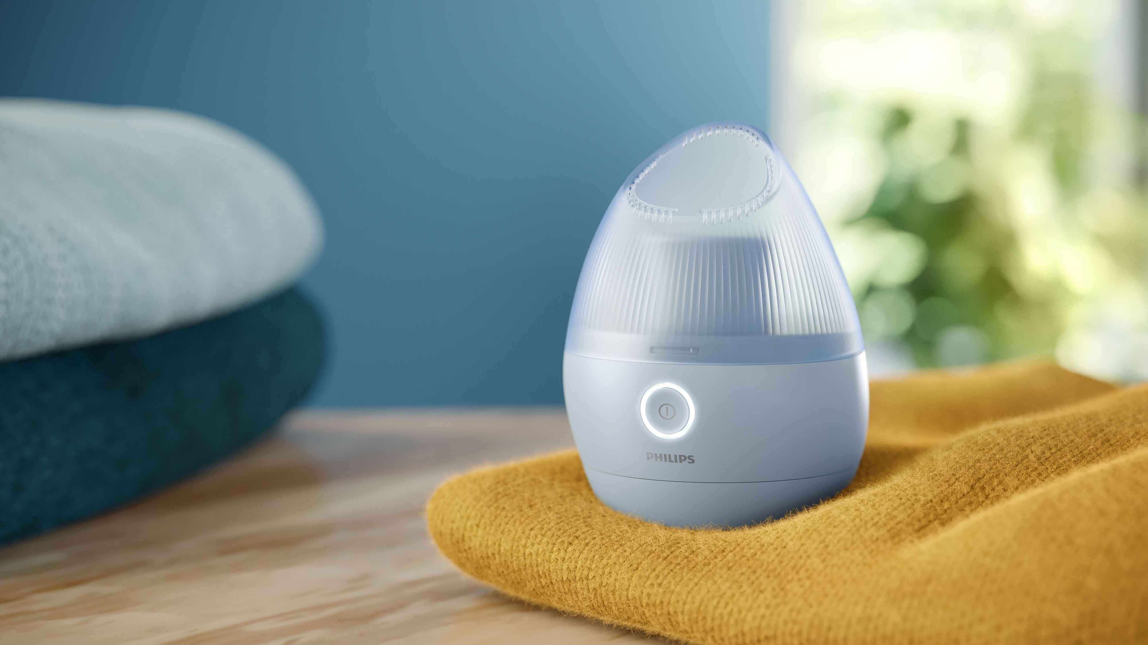 Philips Essentials -tekstiilileikkuri. Täydellinen ratkaisu vaatteiden uudistamiseen ja ylläpitoon vaivattomasti, integroidulla nukkasäiliöllä. Philips Essentials -tekstiilileikkuri. Täydellinen ratkaisu vaatteiden uudistamiseen ja ylläpitoon vaivattomasti, integroidulla nukkasäiliöllä.