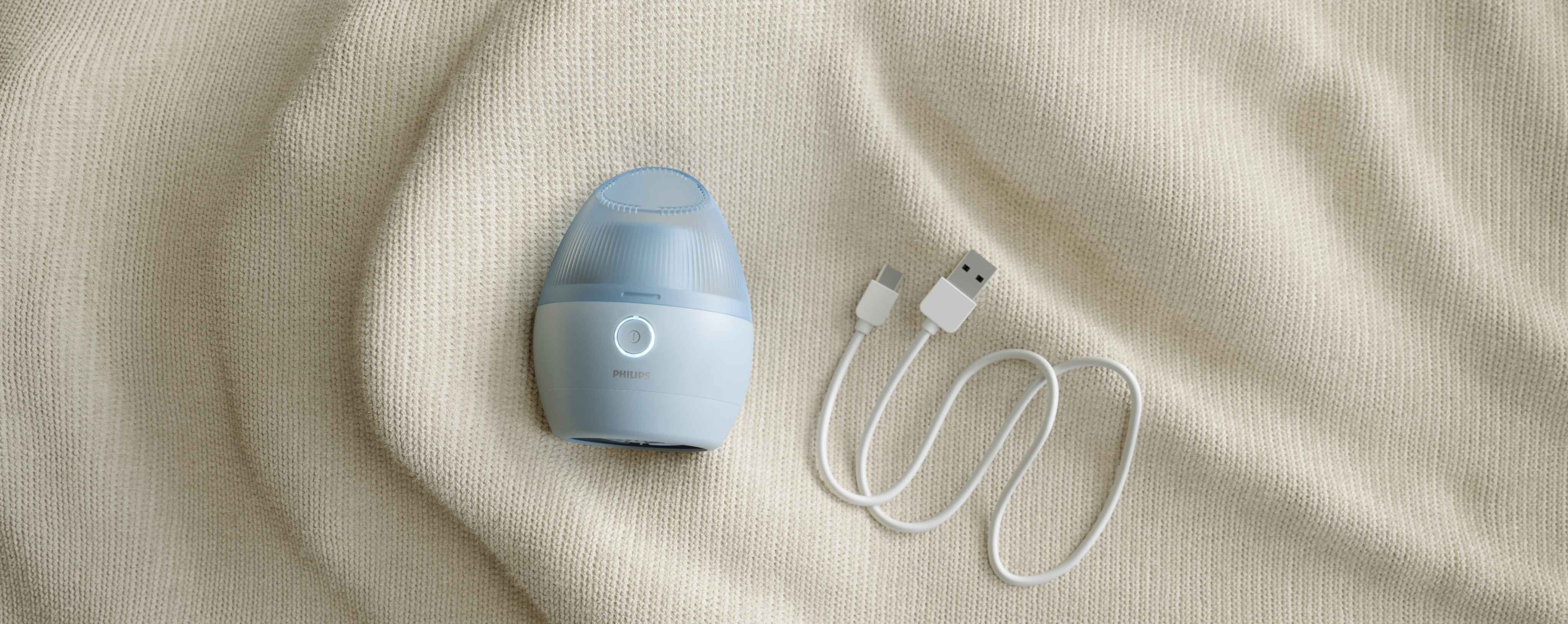 Philips Essentials vaatteidenhuolto: vaaleansininen nukanpoistaja, irrotettava säiliö ja USB-kaapeli. Tehokas nukanpoisto, uudistaa vaatteet ja pidentää käyttöikää. Philips Essentials vaatteidenhuolto: vaaleansininen nukanpoistaja, irrotettava säiliö ja USB-kaapeli. Tehokas nukanpoisto, uudistaa vaatteet ja pidentää käyttöikää.