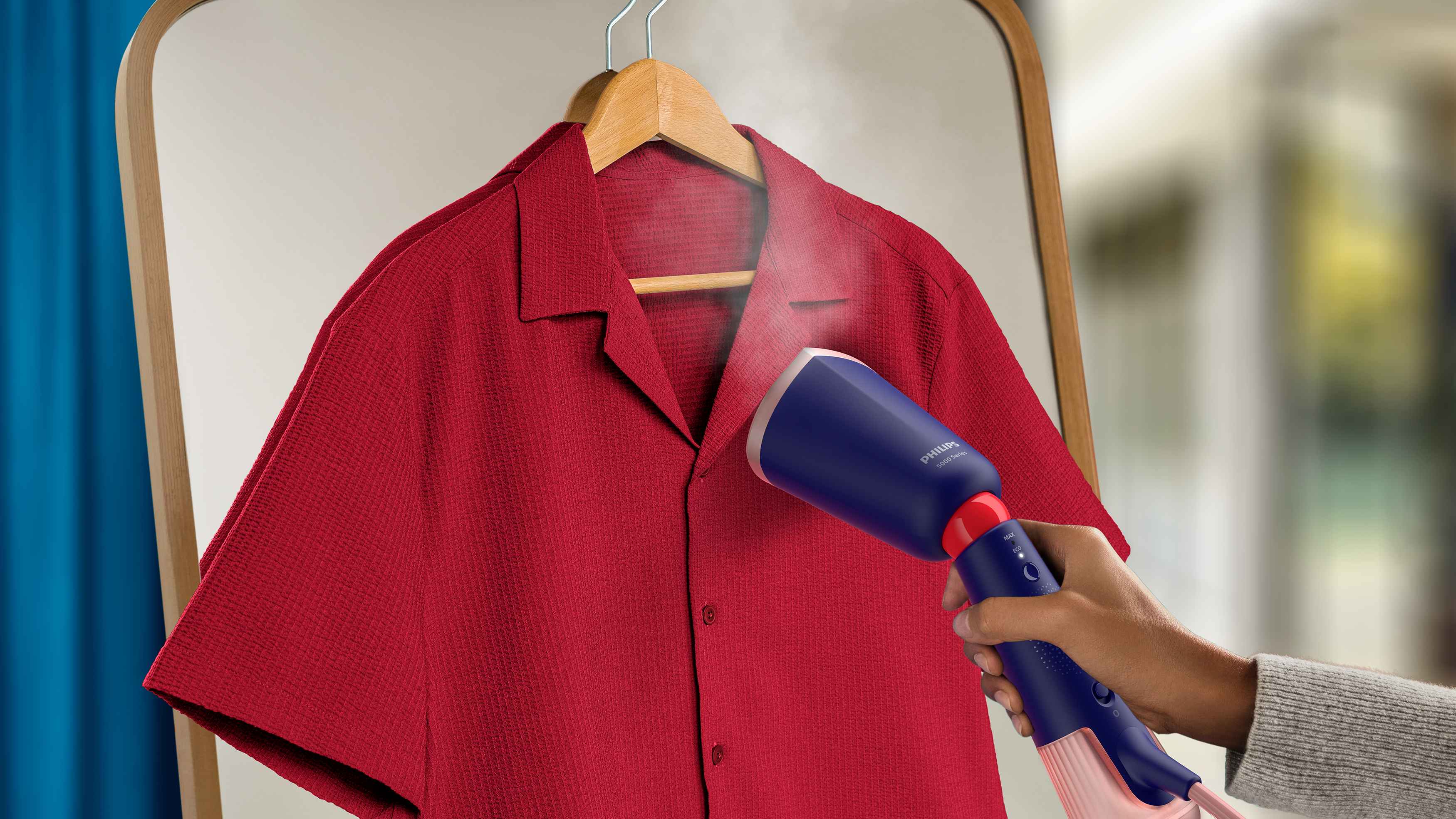 Philips Handdampfer: Ein rotes Hemd perfekt dämpfen. Dieses Philips 5000er-Serienmodell zeichnet sich durch hervorragendes Design aus und bietet eine überlegene Benutzererfahrung. Philips Handdampfer: Ein rotes Hemd perfekt dämpfen. Dieses Philips 5000er-Serienmodell zeichnet sich durch hervorragendes Design aus und bietet eine überlegene Benutzererfahrung.