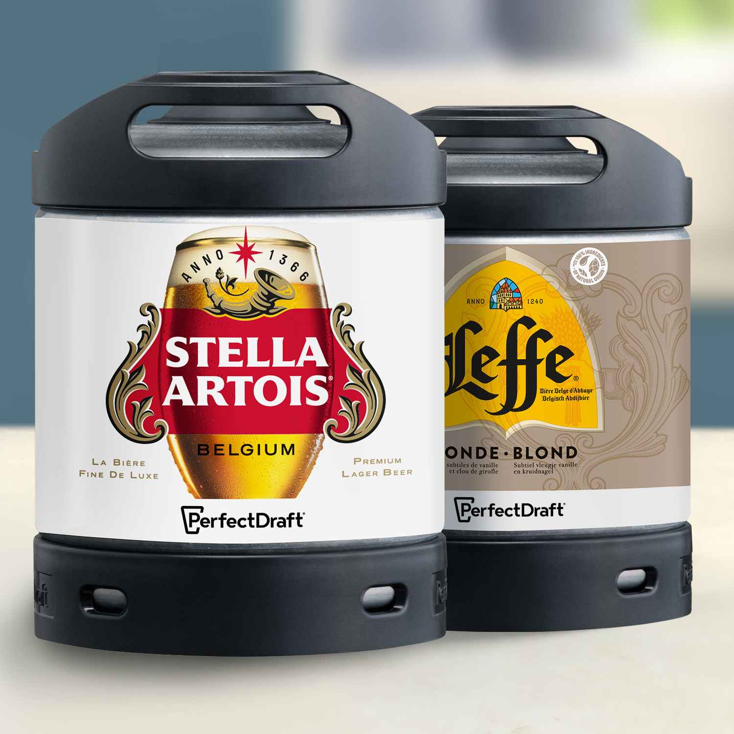 To Philips Perfect Draft-fat, en Stella Artois, en Leffe Blonde, med kvalitetsøl og enkel håndtering med integrerte topphåndtak. To Philips Perfect Draft-fat, en Stella Artois, en Leffe Blonde, med kvalitetsøl og enkel håndtering med integrerte topphåndtak.