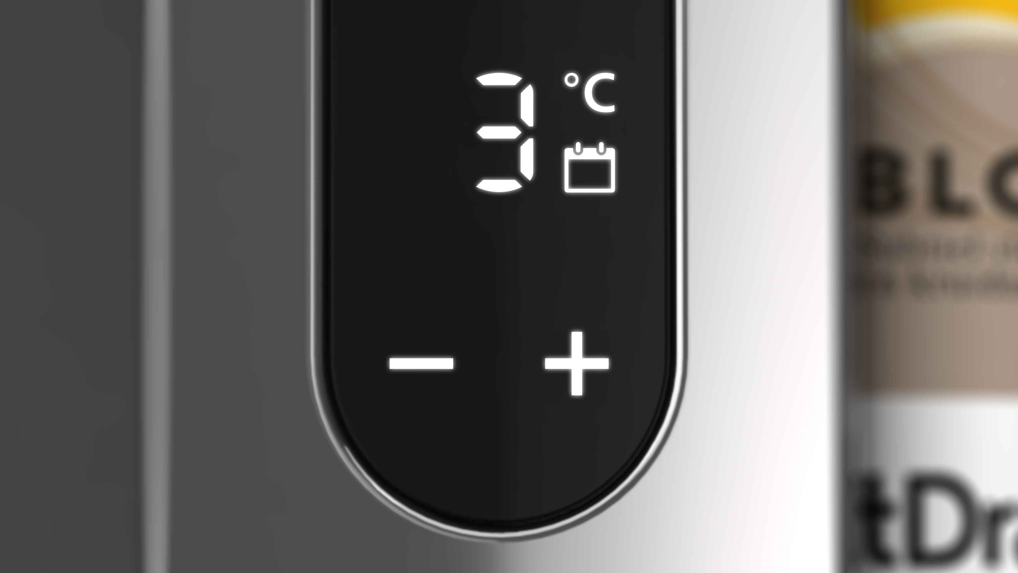 Nærbilde av Philips Perfect Draft-system som viser "3°C" og keg-symbol, og tilbyr temperaturkontroll og optimal ølbevaring for den ultimate hjemmetappeopplevelsen. Nærbilde av Philips Perfect Draft-system som viser "3°C" og keg-symbol, og tilbyr temperaturkontroll og optimal ølbevaring for den ultimate hjemmetappeopplevelsen.