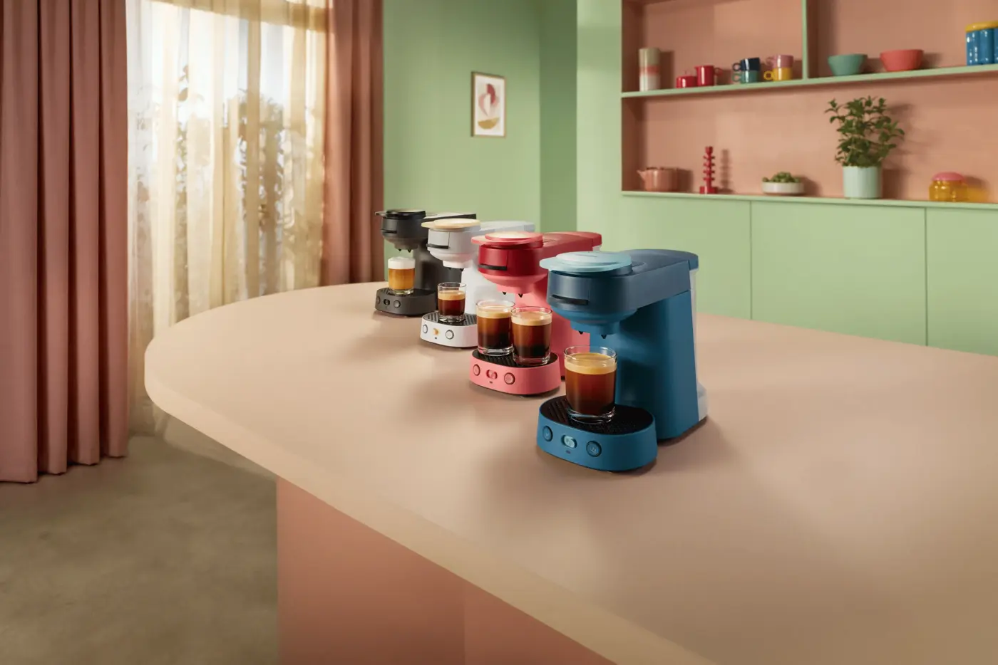 Machines Philips SENSEO® Vibe noires, blanches, roses et turquoises disposées ensemble sur un plan de travail de cuisine. Machines Philips SENSEO® Vibe noires, blanches, roses et turquoises disposées ensemble sur un plan de travail de cuisine.