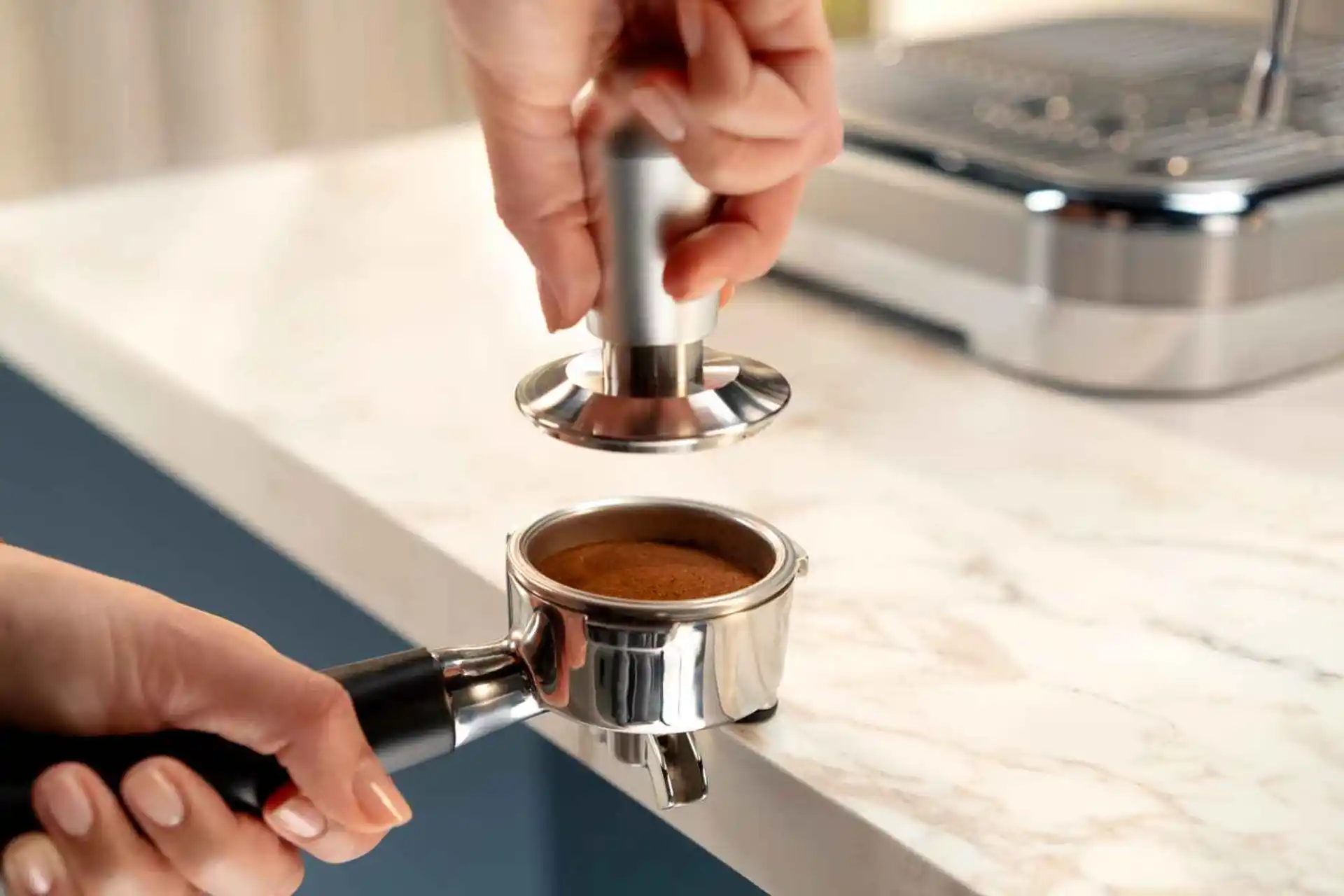 Tamp your coffee safely and easily Tamp your coffee safely and easily