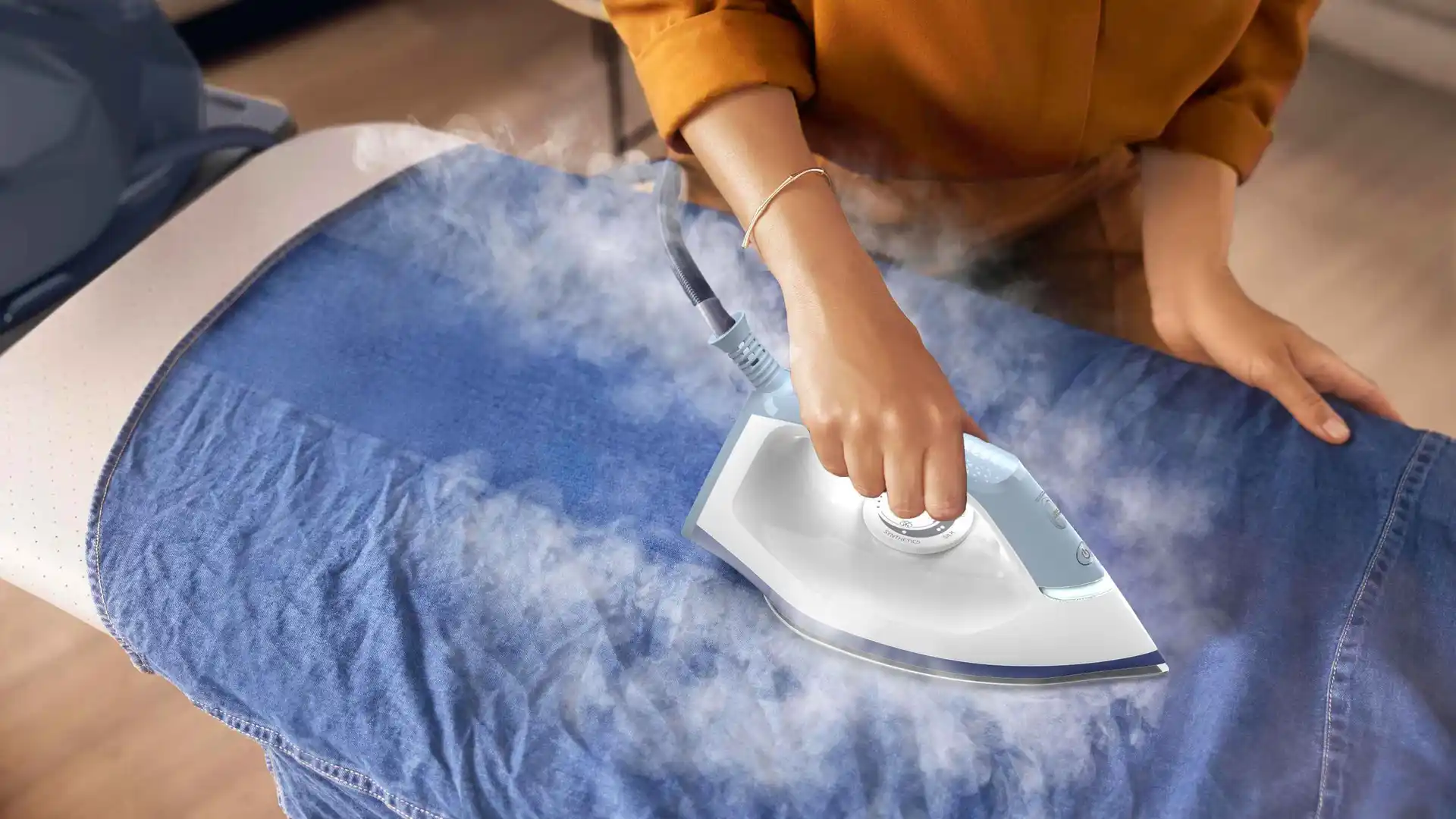 Intelligent automatic steam for faster, easier ironing Intelligent automatic steam for faster, easier ironing